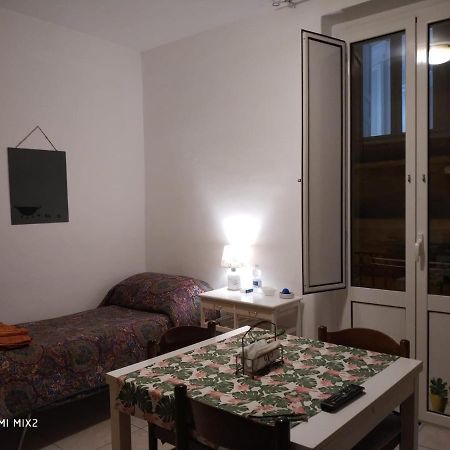 Camere Simili A Ostello Solo Per Uomini - Hostel-Like Rooms Only For Man Tarente Extérieur photo