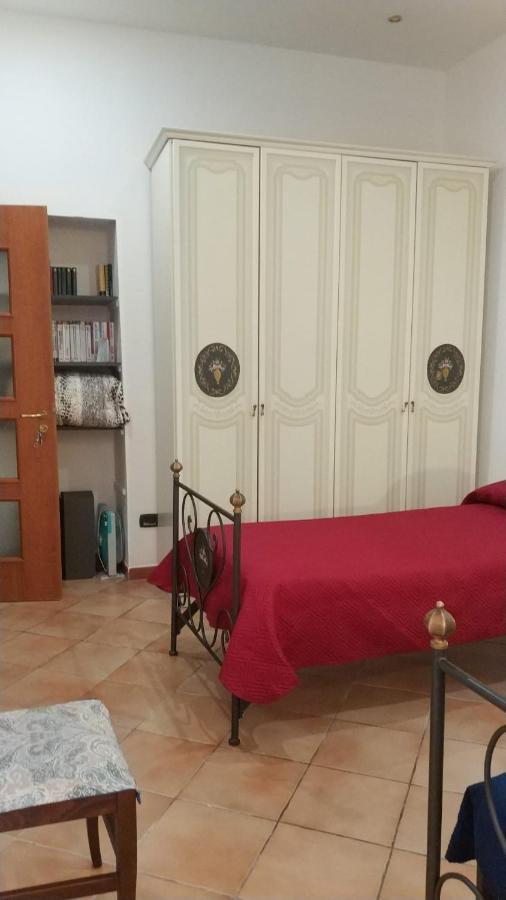 Camere Simili A Ostello Solo Per Uomini - Hostel-Like Rooms Only For Man Tarente Extérieur photo